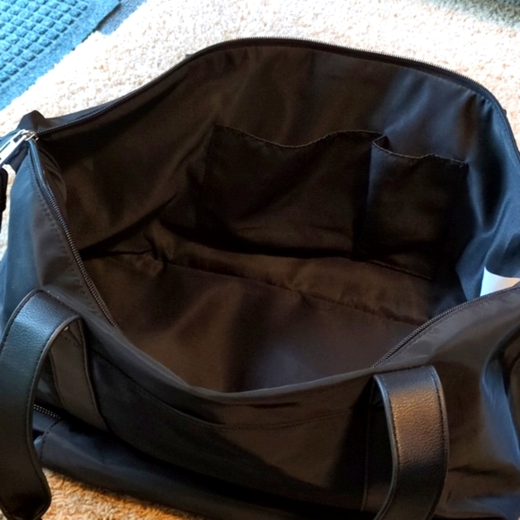 Stylish Overnight Bag - Picture 6 of 7